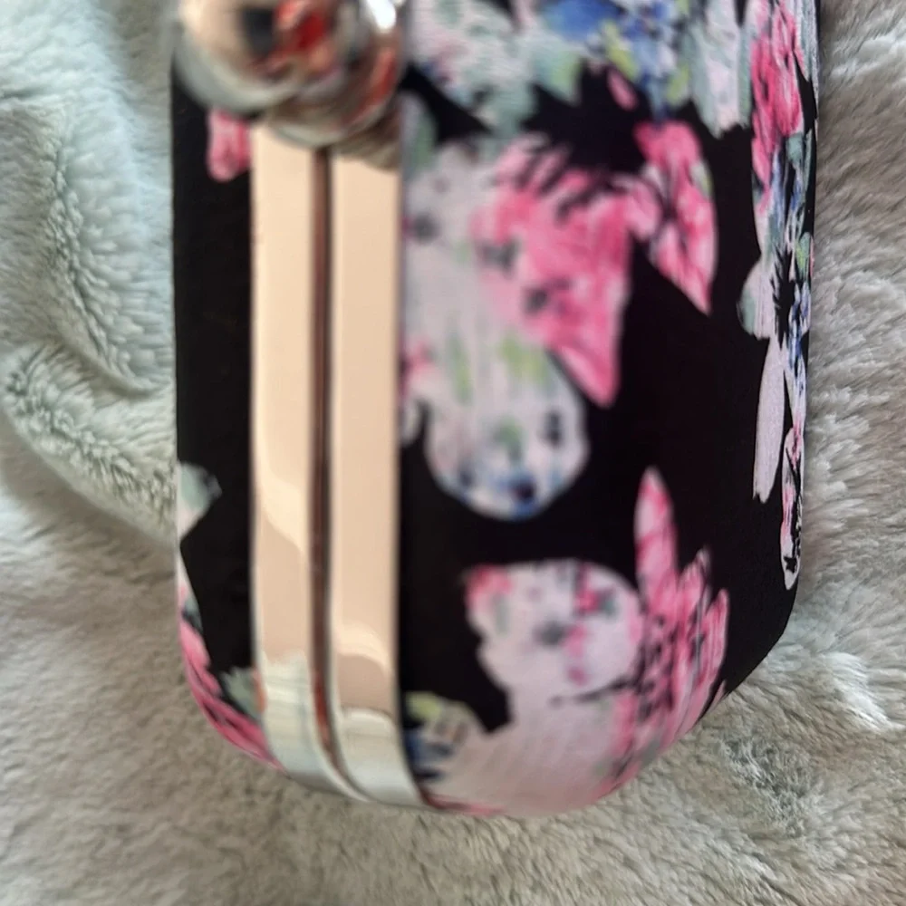 NWT White House Black Market Floral Clutch - Picture 13 of 15